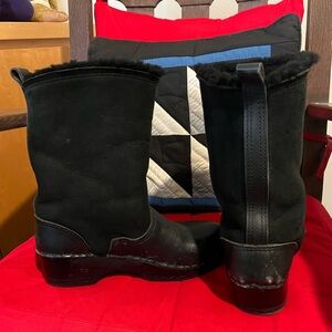 No. 6 Black Shearling Lined Women's Boots - size 39